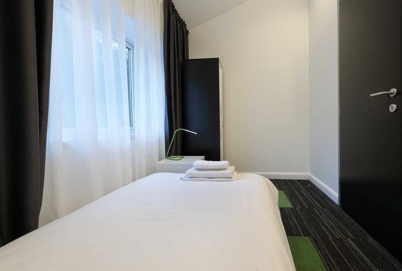 365 For U Hostal *