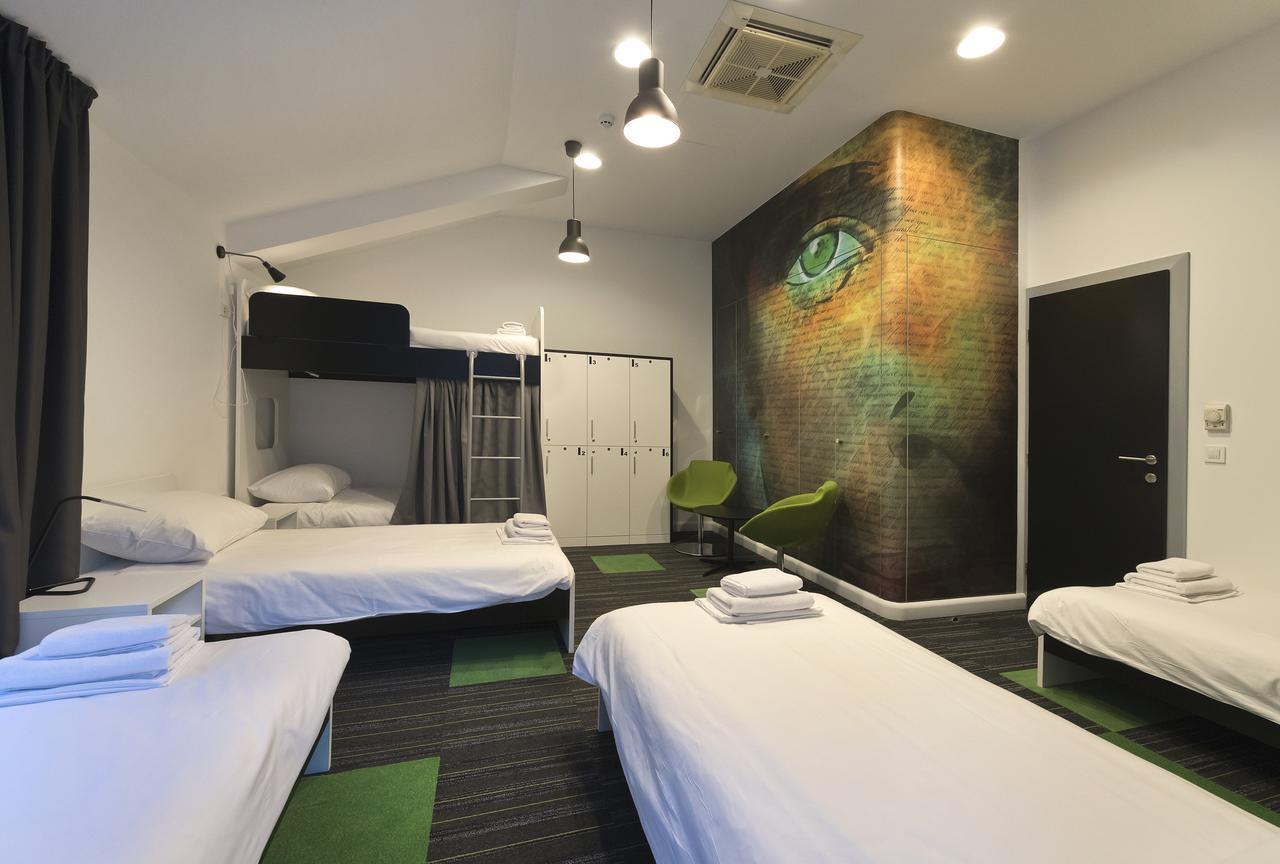 365 For U Hostal *