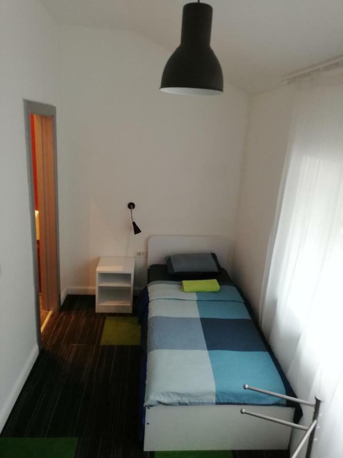 365 For U Hostal *